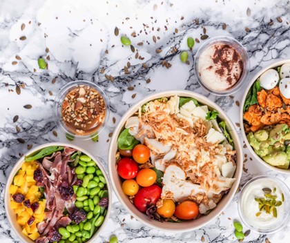 Bols de salades composées variées préparés chez Les Petites Natures